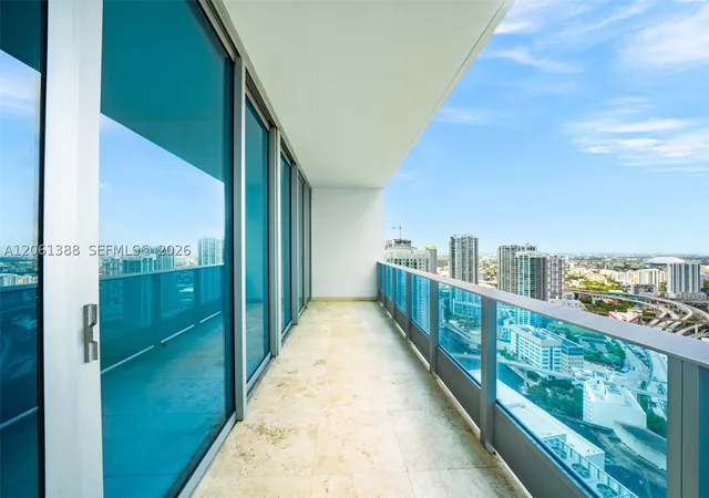 3rd image of 200 Biscayne Boulevard Way #4409, Miami, FL 33131 | MLS# A12061388