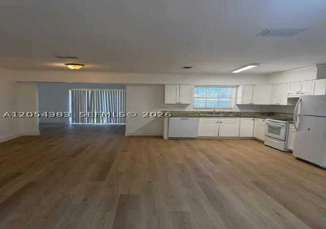 4th image of 374 Ne 171 Street, North Miami Beach, FL 33162 | MLS# A12054383