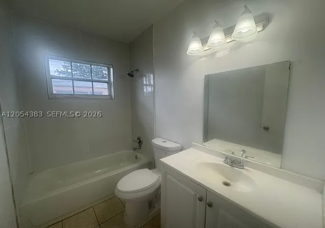5th image of 374 Ne 171 Street, North Miami Beach, FL 33162 | MLS# A12054383