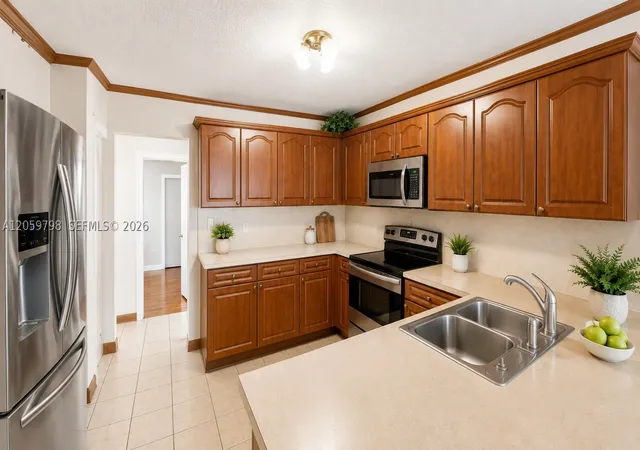 Photo 4 of Single family home for sale at 1000 Sw 136Th Pl, Miami, FL 33184 | MLS# A12059798 | Listing updated on 2026-10-03