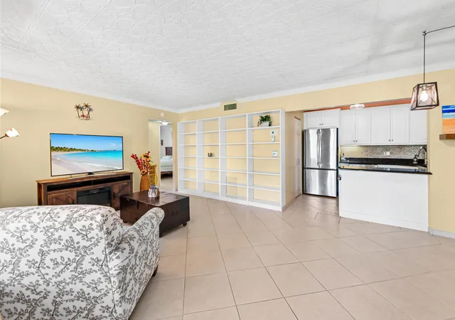 3rd image of 539 Shady Pine Wy, Greenacres, FL 33415