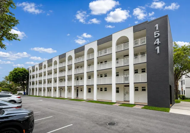 2nd image of 1541 S Ocean Blvd, Pompano Beach, FL 33062