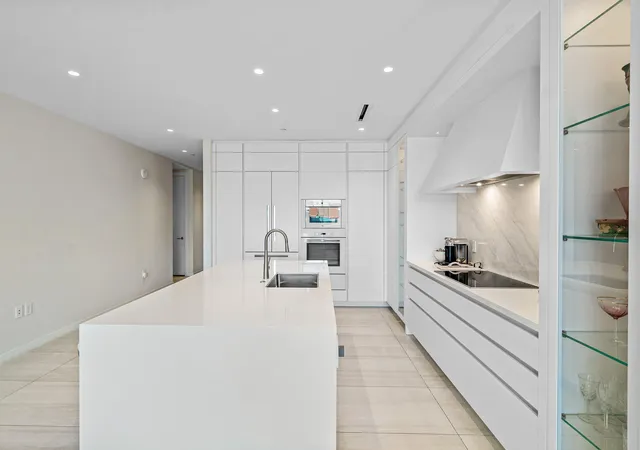 2nd image of 200 Se Mizner Blvd #810, Boca Raton, FL 33432 | MLS# B26058346