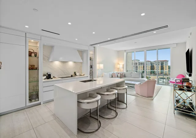 3rd image of 200 Se Mizner Blvd #810, Boca Raton, FL 33432 | MLS# B26058346