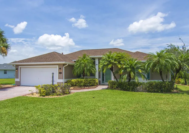 2nd image of 1025 Southlakes Wy Sw, Vero Beach, FL 32968 | MLS# B26058365