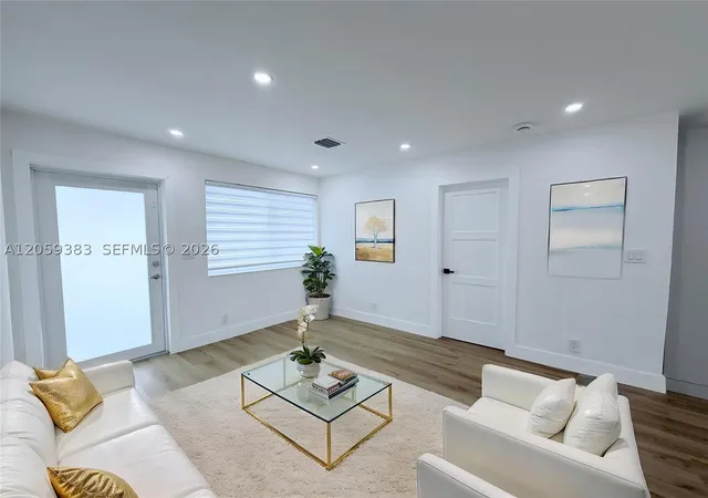 2nd image of 4130 Nw 11th Ave, Oakland Park, FL 33309 | MLS# A12059383