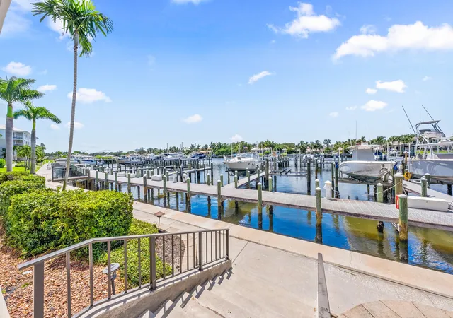 3rd image of 542 Bay Colony Dr N, Juno Beach, FL 33408