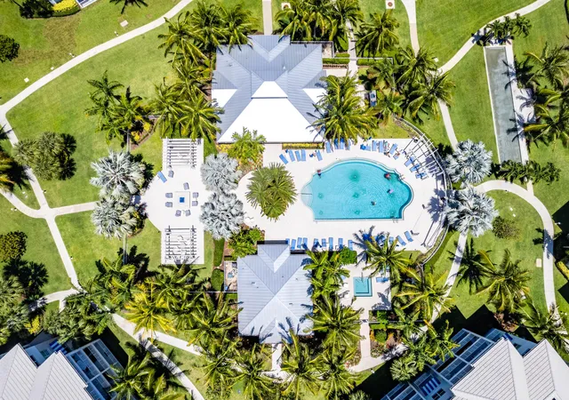 4th image of 542 Bay Colony Dr N, Juno Beach, FL 33408