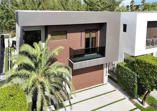 Photo 3 of Single family home for sale at 7447 Nw 97Th Ct, Doral, FL 33178 | MLS# A12062831 | Listing updated on 2026-07-31