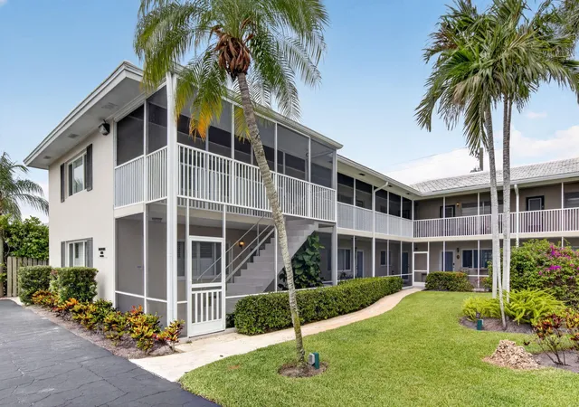 3rd image of 426 Ne 7Th Ave, Delray Beach, FL 33483