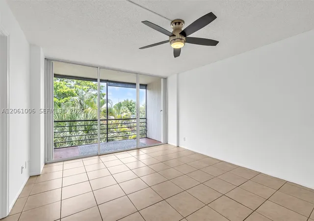 Photo 4 of Sale Pending at 112 Royal Park Dr #3A, Oakland Park, FL 33309 | MLS# A12061006 | Listing updated on 2026-10-02
