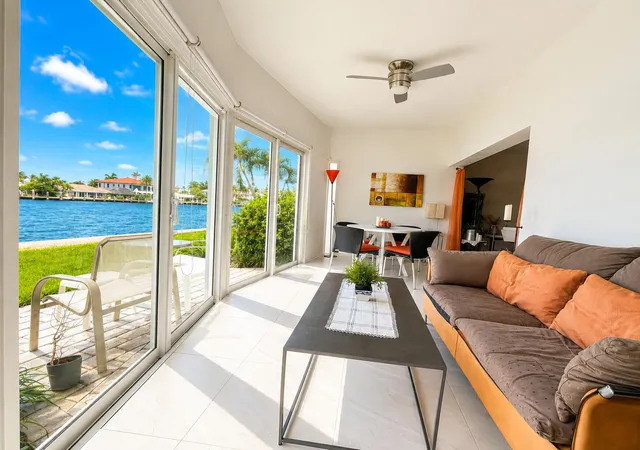 4th image of 725 N Riverside Dr, Pompano Beach, FL 33062