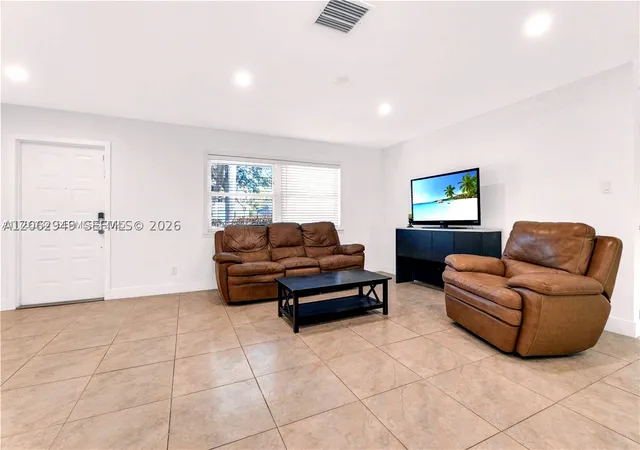 Photo 4 of Single family home for sale at 806 Ne 4Th St, Hallandale Beach, FL 33009 | MLS# A12062949 | Listing updated on 2026-07-31