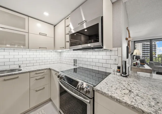 4th image of 336 Golfview Rd #614, North Palm Beach, FL 33408 | MLS# B26058600