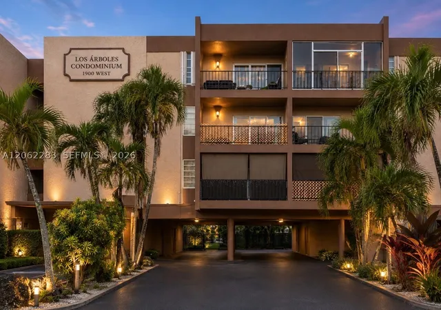 Listing Photo 1 - Condo for sale in building located at 1900 W 68Th St, Hialeah, FL 33014 - Unit #B203
