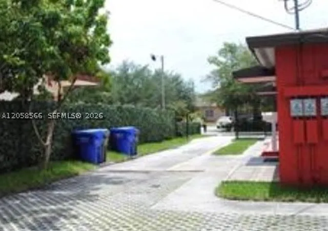 Photo 2 of Single family home for sale at 2513 Lincoln St, Hollywood, FL 33020 | MLS# A12058566 | Listing updated on 2026-09-15