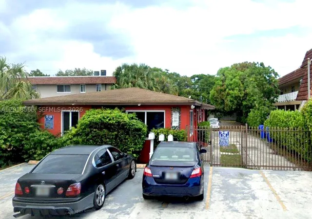 Photo 3 of Single family home for sale at 2513 Lincoln St, Hollywood, FL 33020 | MLS# A12058566 | Listing updated on 2026-09-15
