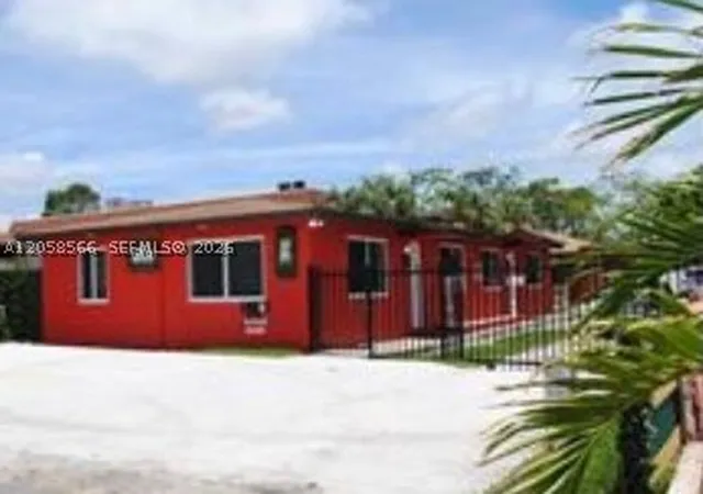 Photo 3 of Single family home for sale at 2513 Lincoln St, Hollywood, FL 33020 | MLS# A12058566 | Listing updated on 2026-09-15