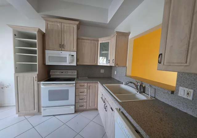 2nd image of 10780 Waterberry Dr, Boca Raton, FL 33498 | MLS# B26059011