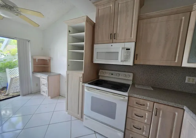 3rd image of 10780 Waterberry Dr, Boca Raton, FL 33498 | MLS# B26059011
