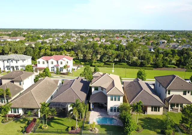 5th image of 11965 S Baypoint Cir, Parkland, FL 33076 | MLS# B26059042