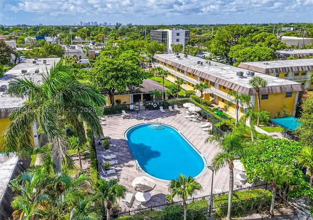 Listing Photo 2 - Condo for sale in building located at 5168 Ne 6Th Ave, Oakland Park, FL 33334 - Unit #416