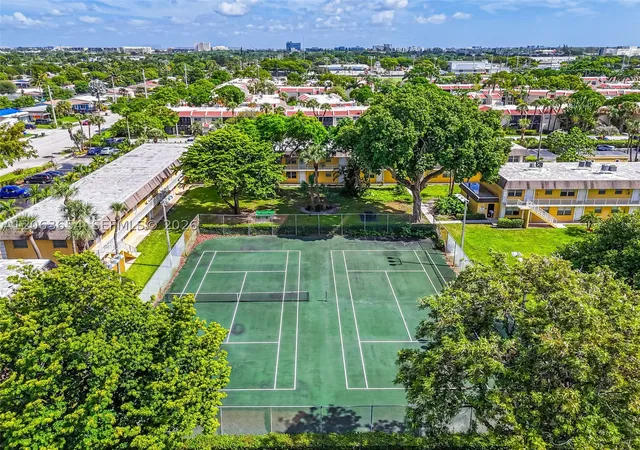 Listing Photo 4 - Condo for sale in building located at 5168 Ne 6Th Ave, Oakland Park, FL 33334 - Unit #416