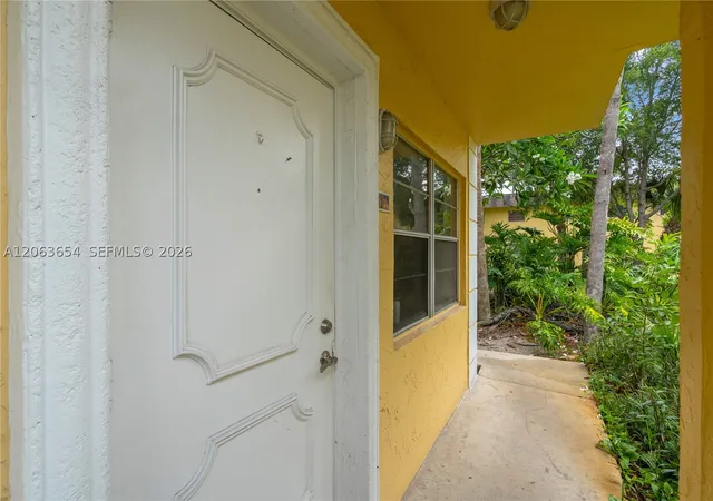 Listing Photo 5 - Condo for sale in building located at 5168 Ne 6Th Ave, Oakland Park, FL 33334 - Unit #416