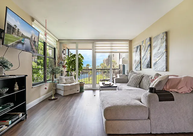4th image of 8 Royal Palm Wy #3010, Boca Raton, FL 33432 | MLS# B26059088
