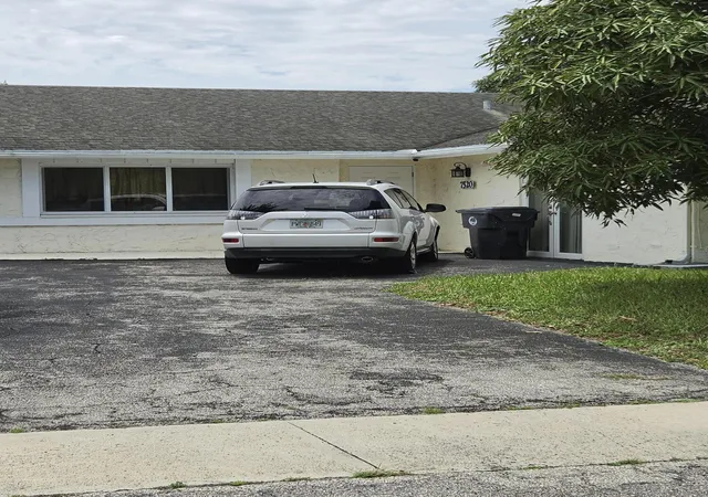 2nd image of 7520 Sw 6th Ct Sw, North Lauderdale, FL 33068 | MLS# B26059104
