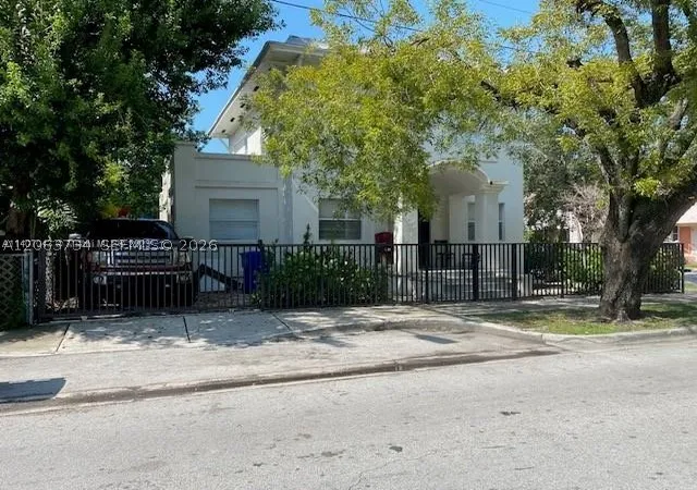 Photo 2 of Multi family home for sale at 876 Sw 2nd St, Miami, FL 33130 | MLS# A12063734 | Listing updated on 2026-09-15