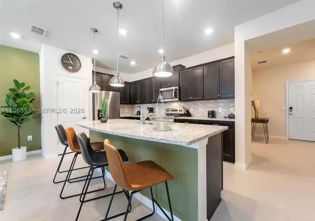 Photo 2 of Townhouse for sale at 4298 Lana Ave, Davenport, FL 33897 | MLS# A12063533 | Listing updated on 2026-10-05