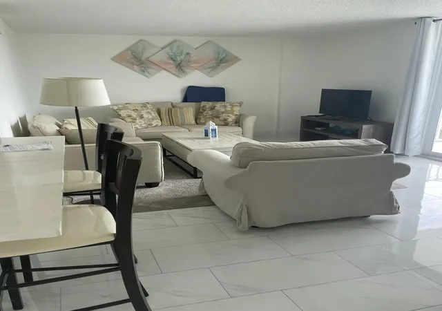 3rd image of 1731 SE 15th St, Fort Lauderdale, FL 33316