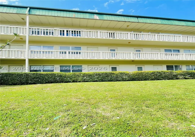 Listing Photo 2 - Condo for sale in building located at 1420 Atlantic Shores Blvd, Hallandale Beach, FL 33009 - Unit #130
