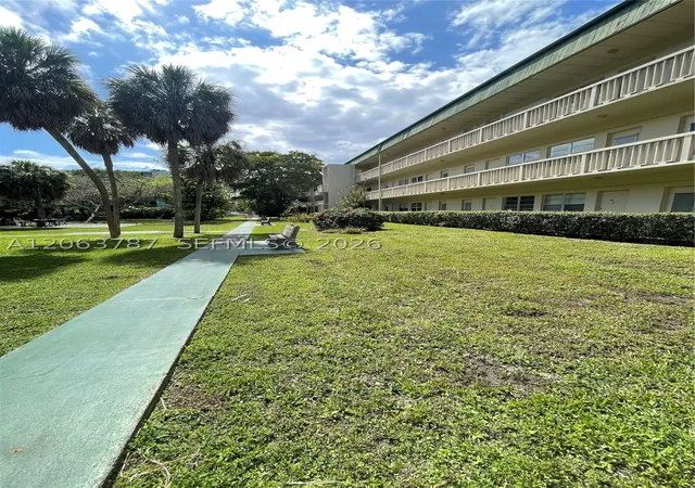 Listing Photo 3 - Condo for sale in building located at 1420 Atlantic Shores Blvd, Hallandale Beach, FL 33009 - Unit #130