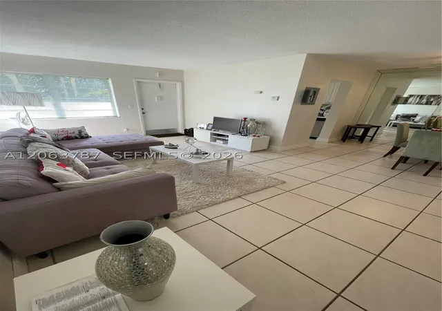Listing Photo 4 - Condo for sale in building located at 1420 Atlantic Shores Blvd, Hallandale Beach, FL 33009 - Unit #130