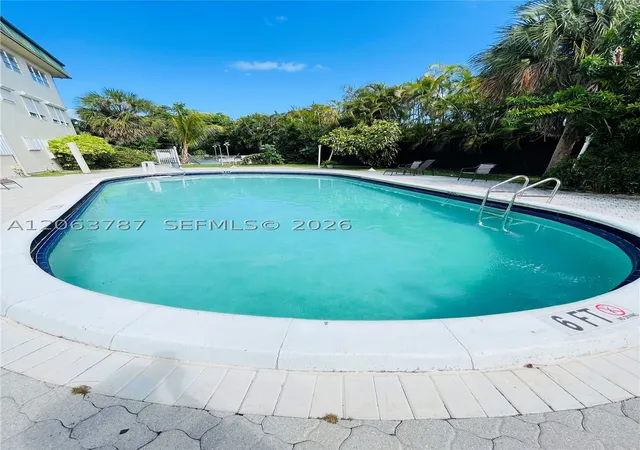 Listing Photo 5 - Condo for sale in building located at 1420 Atlantic Shores Blvd, Hallandale Beach, FL 33009 - Unit #130