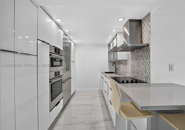 Photo 3 of Condo for sale at 6039 Collins Ave #1624, Miami Beach, FL 33140 | MLS# A12050998 | Listing updated on 2026-08-13