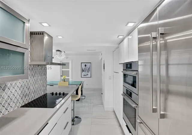 Photo 4 of Condo for sale at 6039 Collins Ave #1624, Miami Beach, FL 33140 | MLS# A12050998 | Listing updated on 2026-08-13