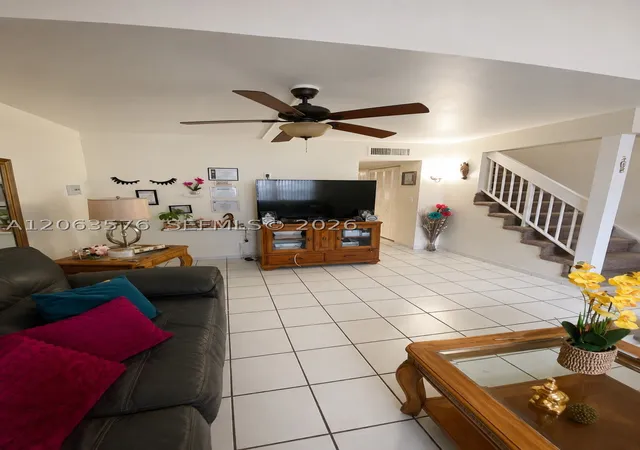 Photo 2 of Condo for sale at 633 N University Dr #14, Plantation, FL 33324 | MLS# A12063576 | Listing updated on 2026-08-02