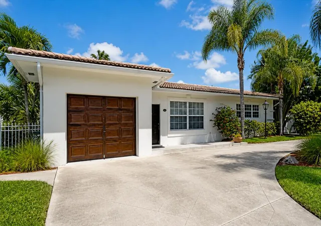 2nd image of 2031 Pleasant Dr, North Palm Beach, FL 33408 | MLS# B26059246