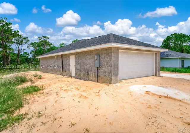 Photo 4 of Single family home for sale at 5531 Lakewood Rd, Sebring, FL 33875 | MLS# A12063898 | Listing updated on 2026-08-26