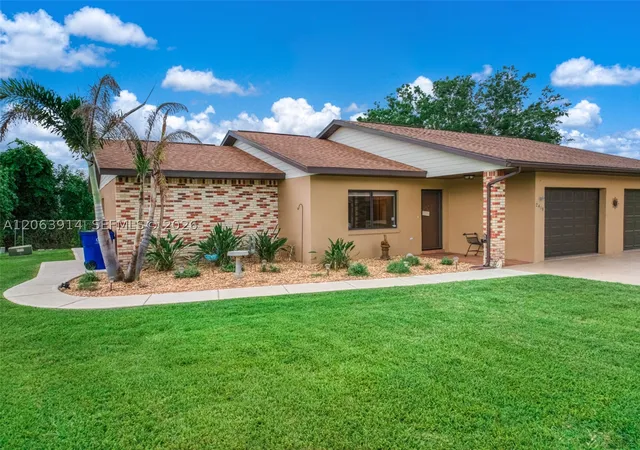 Photo 2 of Single family home for sale at 2418 Hidden Creek Cir, Sebring, FL 33870 | MLS# A12063914 | Listing updated on 2026-08-02
