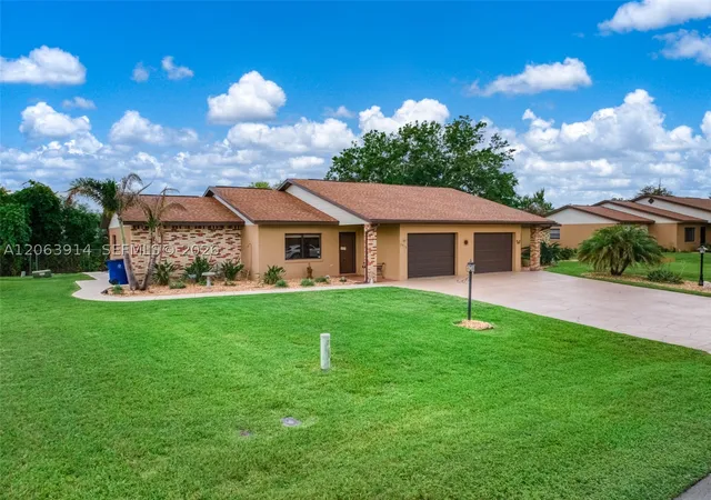 Photo 4 of Single family home for sale at 2418 Hidden Creek Cir, Sebring, FL 33870 | MLS# A12063914 | Listing updated on 2026-08-02