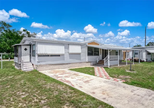 Photo 2 of Manufactured home for sale at 4717 Orange Blvdd, Sebring, FL 33870 | MLS# A12063930 | Listing updated on 2026-08-02