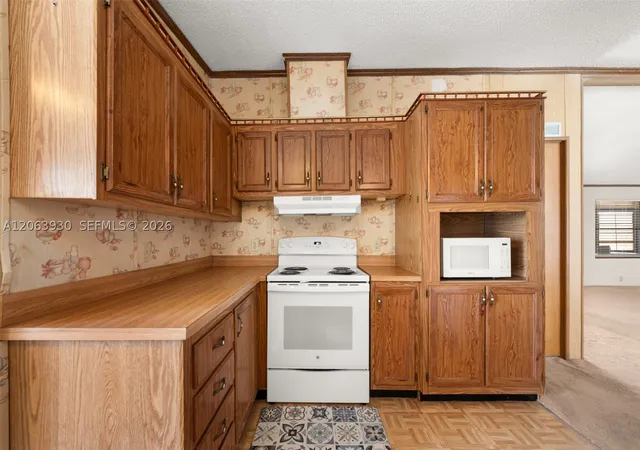 Photo 4 of Manufactured home for sale at 4717 Orange Blvdd, Sebring, FL 33870 | MLS# A12063930 | Listing updated on 2026-08-02