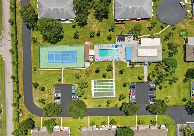 22nd image of 1172 S Dr Cir #B, Delray Beach, FL 33445 | MLS# B26059364