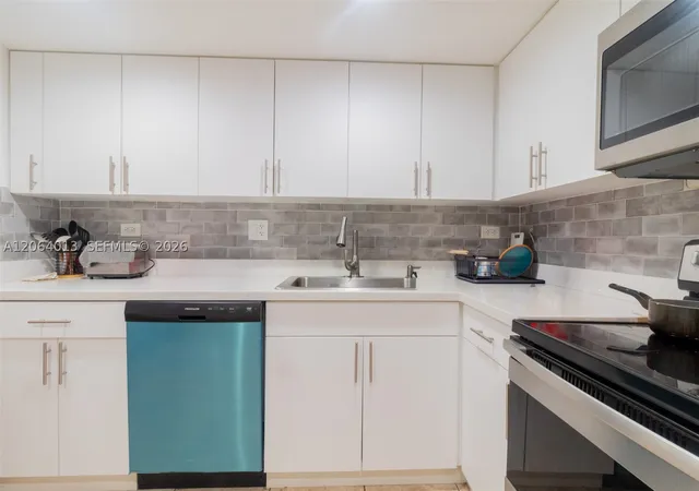 Photo 3 of Sale Pending at 251 174Th St #808, Sunny Isles Beach, FL 33160 | MLS# A12064013 | Listing updated on 2026-08-13