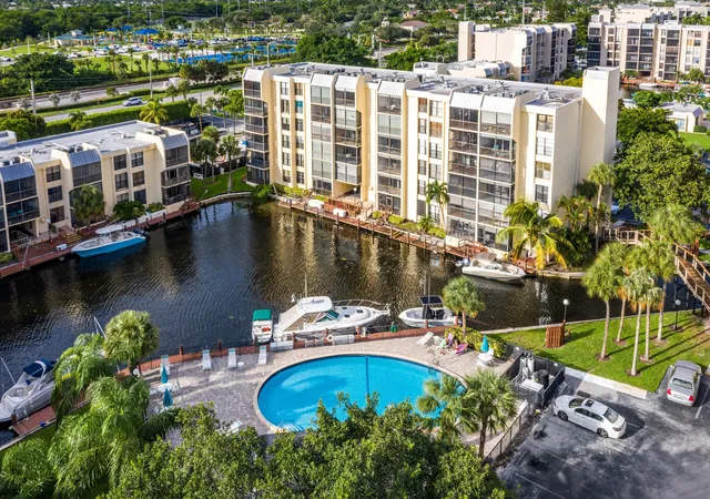 2nd image of 4 Royal Palm Wy, Boca Raton, FL 33432