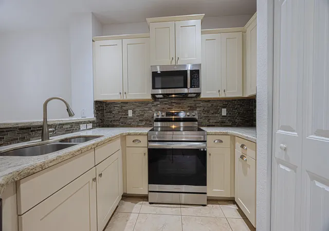 5th image of 2646 Webb Ave, Delray Beach, FL 33444 | MLS# B26059450